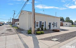 117 W MULBERRY Street, Chatham, IL 62629
