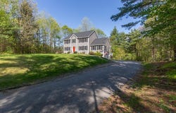 24 Robinson Ln, Pelham, NH 03076