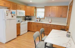 402b 5th Street, Delhi, IA 52223