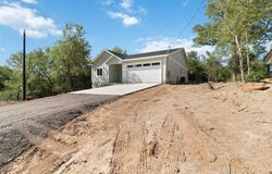152 Palikea CIR, Bastrop, TX 78602