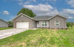 1925 Wynwood Drive, Carthage, MO 64836
