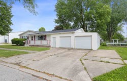 1790 LOST Lane, GREEN BAY, WI 54302