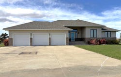 2009 N Broadway Ave, Miller, SD 57362
