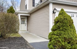 51 Governor Circle, Albany, NY 12208