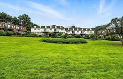 18 Williamsburg Ct, Shrewsbury, MA 01545