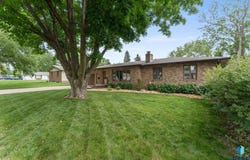 931 Crestview Dr, Vermillion, SD 57069