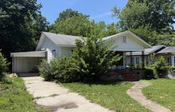 1004 N 8th Ave, Laurel, MS 39440
