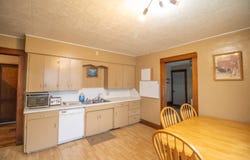 1415 Division St., Hull, IA 51239