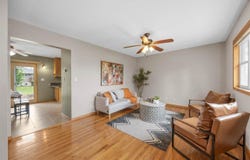 52 Thompson Dr, Palo, IA 52324
