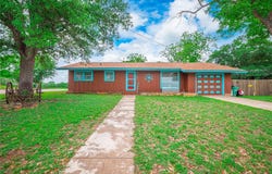 1207 Flag St, Llano, TX 78643