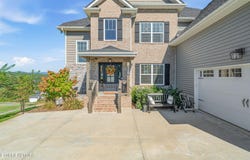 128 Pineberry E Rd, Oak Ridge, TN 37830