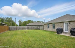 2102 Birdie Lane, Neosho, MO 64850