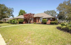 1126 Mary Kate Dr, Gulf Breeze, FL 32563