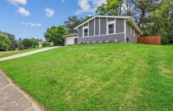 4409 Sussex Drive, McHenry, IL 60050