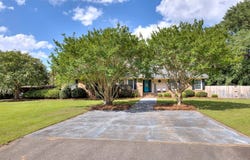 1392 Country Club Cir, Manning, SC 29102