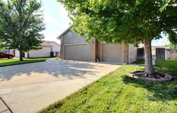870 E Winding Lane St, Derby, KS 67037