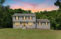 60 Oakwood Drive, Oxford, CT 06478