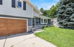 1201 N OWAISSA Street, APPLETON, WI 54911