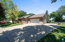 700 Chestnut St, Harrisburg, SD 57032