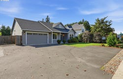 1318 E 1ST St, Newberg, OR 97132