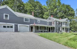 76 Union St, Barre, MA 01005