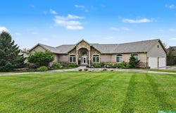 17808 S Reflection Avenue, Bennington, NE 68007-5727