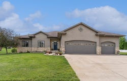 2709 Falcon Lane, Cedar Falls, IA 50613