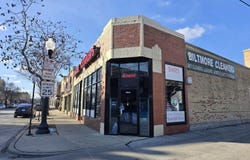 3214 W Bryn Mawr Avenue, Chicago, IL 60659
