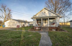 402 S CLAY Street, Sesser, IL 62884