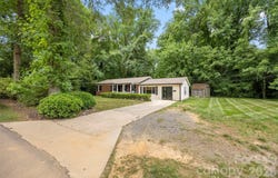 611 W Lewis Street, Dallas, NC 28034
