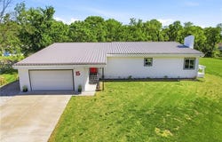 15 NE Johnson Street, Lee's Summit, MO 64063