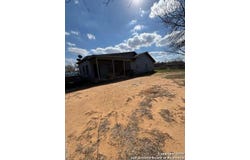 17423 Fx Ball, Elmendorf, TX 78112