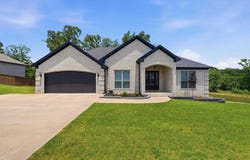 8568 Rapid Water Dr, Sherwood, AR 72120
