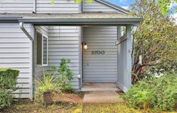 2700 HARLOW Rd, Eugene, OR 97401