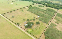 7646 County Road 240, Waelder, TX 78959