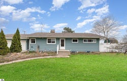 1242 N State Road, Ithaca, MI 48847