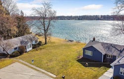 23275 Lakeview Drive, Edwardsburg, MI 49112