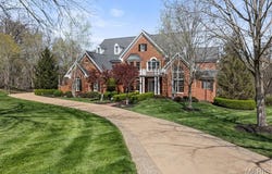 2024 Kingspointe Drive, Chesterfield, MO 63005