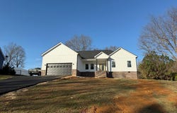 1322 E Blythe St, PARIS, TN 38242