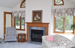 N21w24090 Garden Cir, Pewaukee, WI 53072