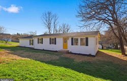 39 NIGHTINGALE Lane, SHEPHERDSTOWN, WV 25443