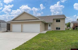 512 Allyn Circle, Janesville, MN 56048