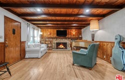 22460 Venido Rd, Woodland Hills, CA 91364