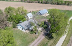 820 4TH ST, Ireton, IA 51027
