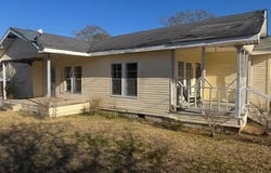 1226 W 5th St, Prentiss, MS 39474