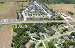 Pierce St, Luling, TX 78648