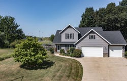 820 WOODLAND Circle, WAUPACA, WI 54981