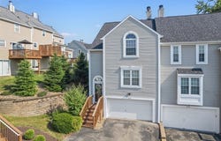 2692 Hunters Point Dr, Franklin Park, PA 15090