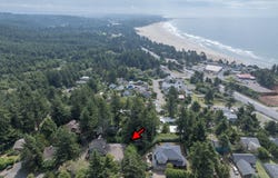 216 NE 56TH St, Newport, OR 97365