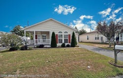 9 Pine Grove Avenue, Manahawkin, NJ 08050